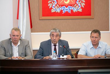 В центре внимания – региональные и федеральные законы
